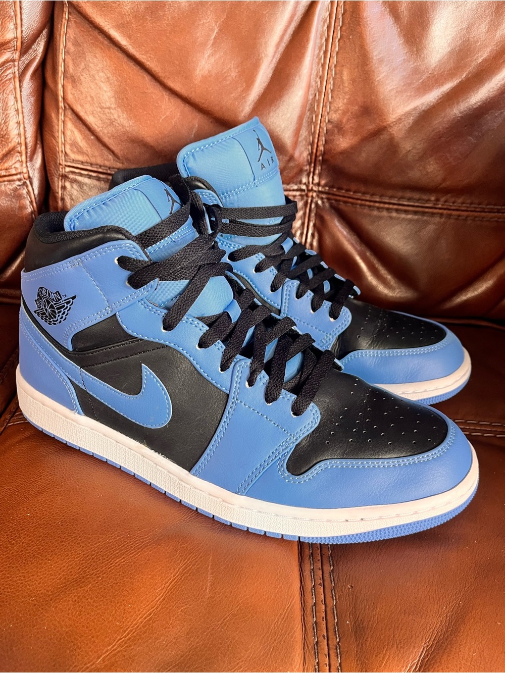 Nike Air Jordan 1 Mid — University Blue & Black